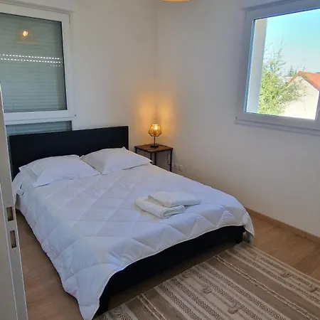 Maison Individuelle Parking Prive Et Gratuit Sainte-Savine