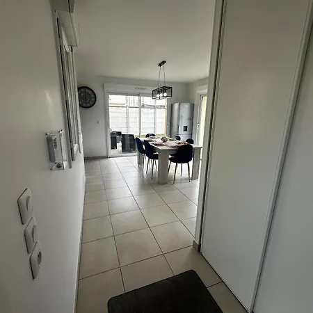 Maison Individuelle Parking Prive Et Gratuit 圣特萨维内